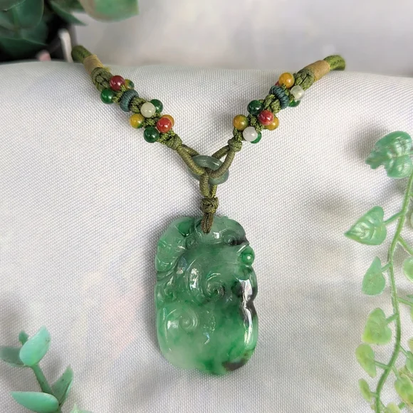 Green Jade Pendant Necklace - Picture 2 of 4